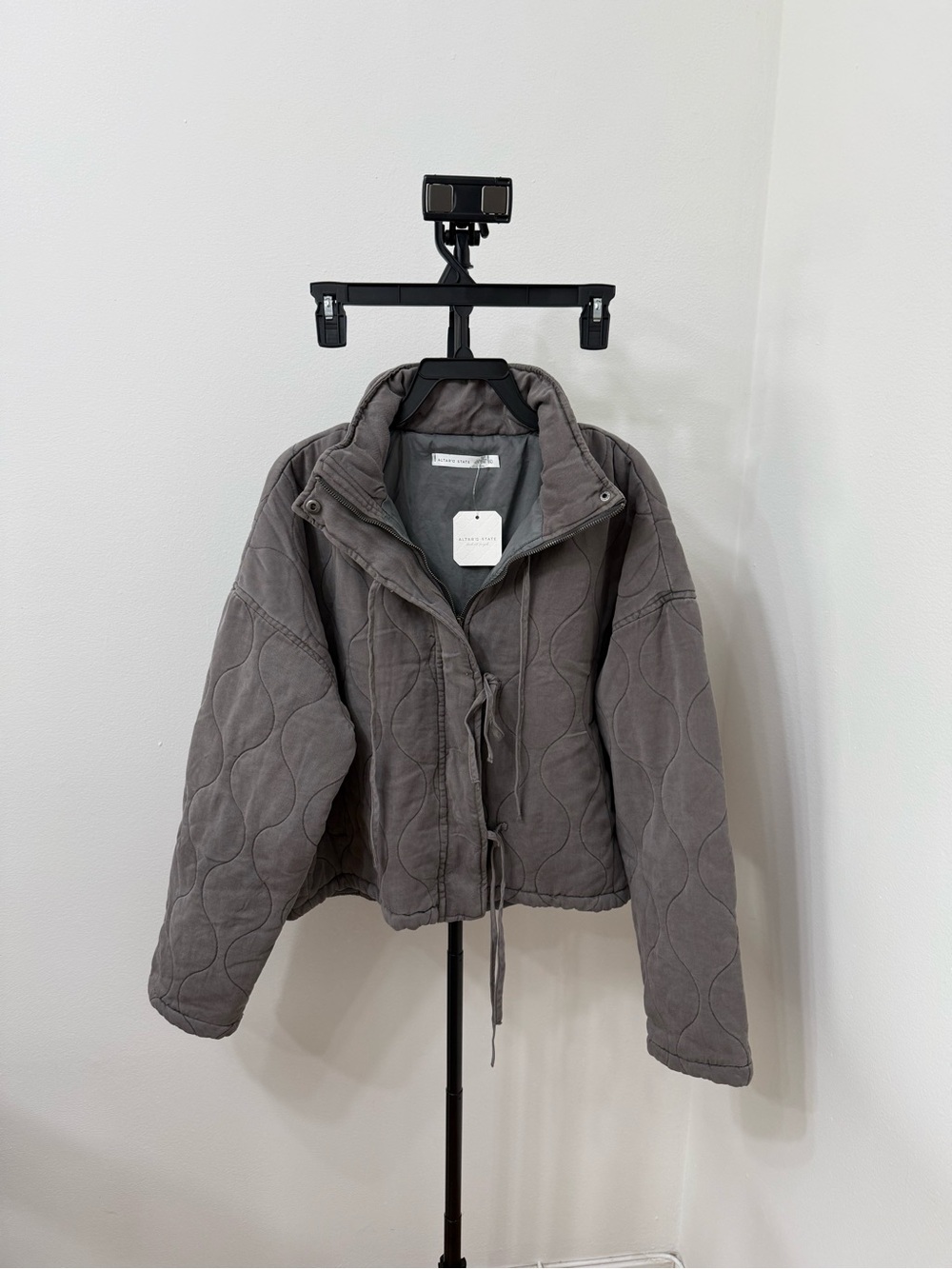 Altar'd State Quilted Tie-Front Puffer Jacket - Gray - Picture 4 of 6